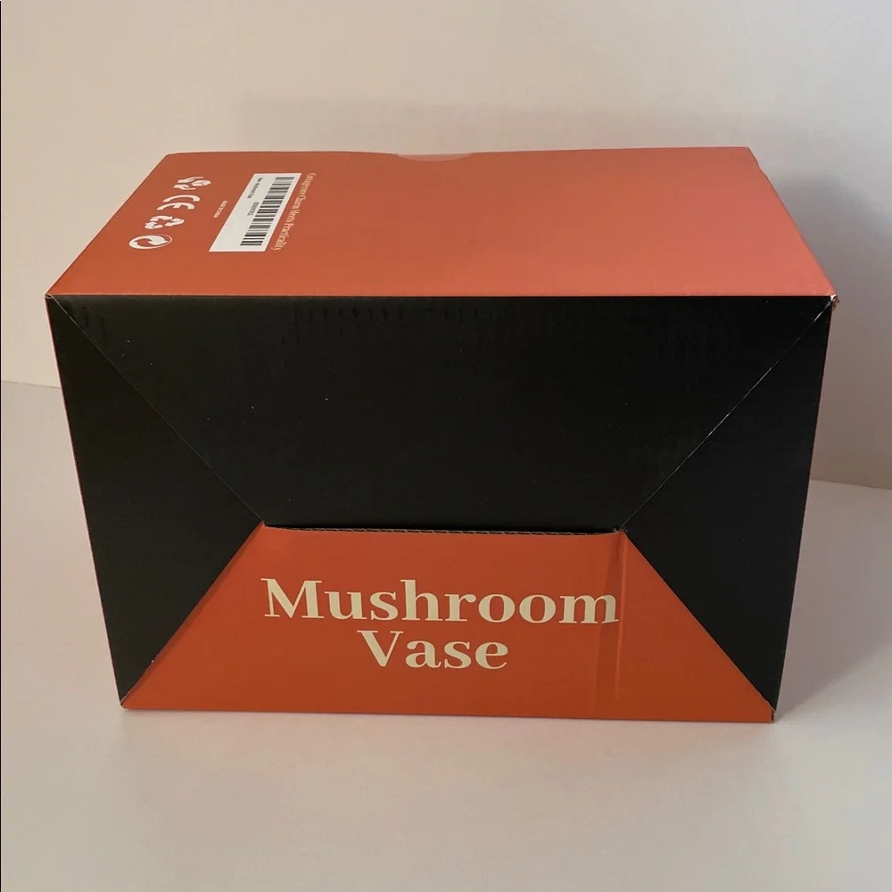 NIB Ceramic Red & White Mushroom Vase - Decorative Home Accent - Picture 5 of 6